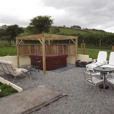 Marsh Water Ponds Fishery Villa Kidwelly Exterior foto