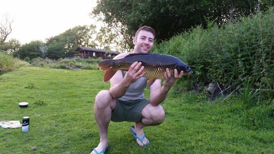 Marsh Water Ponds Fishery Villa Kidwelly Exterior foto