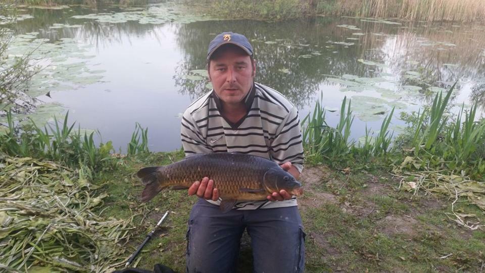 Marsh Water Ponds Fishery Villa Kidwelly Exterior foto