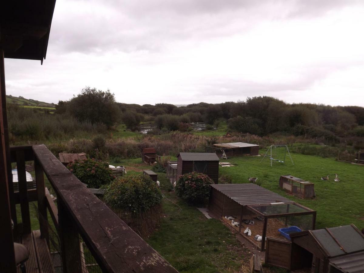 Marsh Water Ponds Fishery Villa Kidwelly Exterior foto